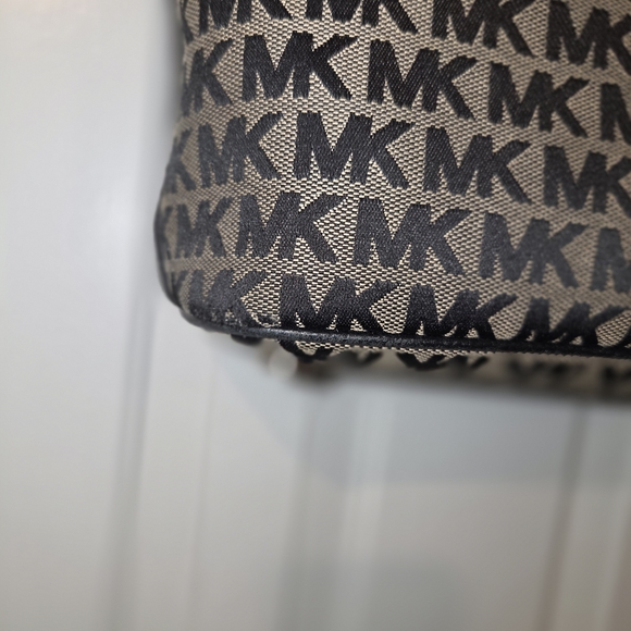 Michael Kors: Gently Used Condition Signature Black and Tan Tote. - Picture 8 of 16